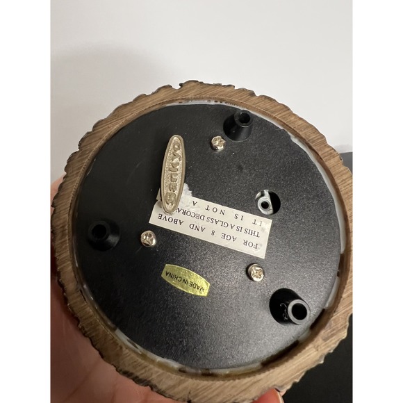 ❄️ Vintage Musical Snow Globe – "Celebrate Friendship" – A Heartwarming Keepsake - Picture 8 of 10